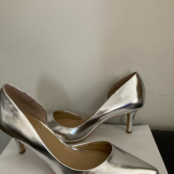 Silver Heels, (about 2.5”)👠, size-7, Leather, - Picture 5 of 11